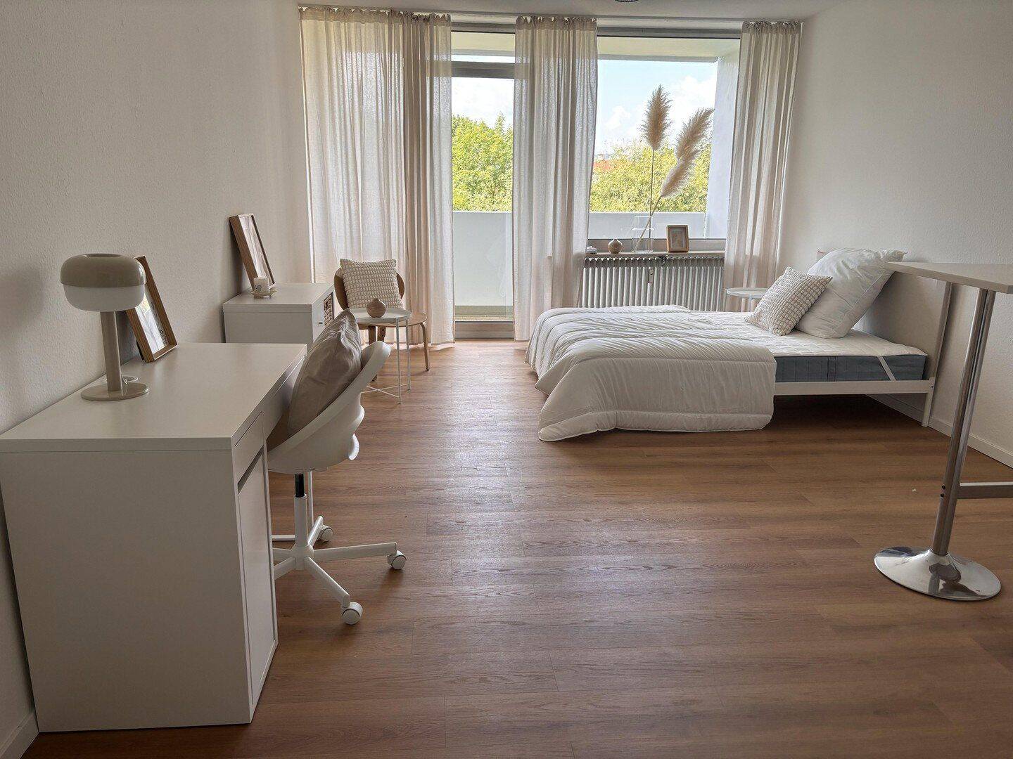 Möblierte 1-Zimmer-Wohnung mit großem Balkon und Blick ins Grüne in Liederbach, 65835 Liederbach am Taunus