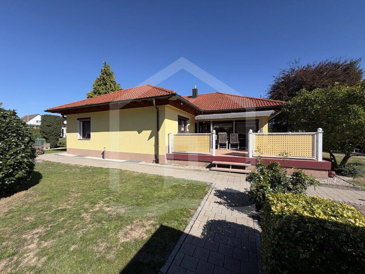 Traumhafter Winkelbungalow mit Keller in Top-Lage vom Luftkurort Waldenburg, 74638 Waldenburg