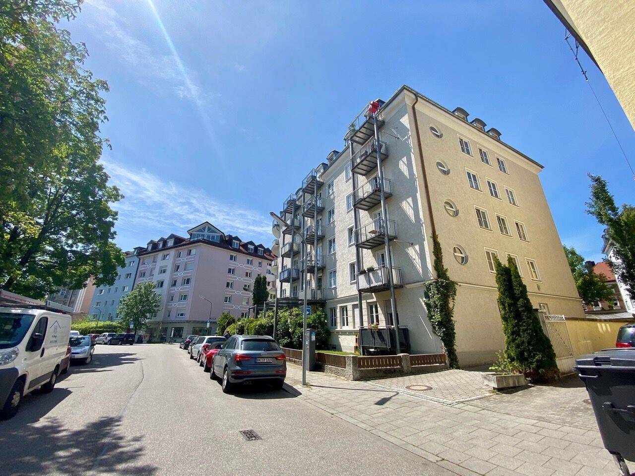 Neuhausen * WG geeignete 2 Zimmerwohnung * Balkon * ab 01.12., 80636 München (Maxvorstadt Neuhausen-Nymphenburg)