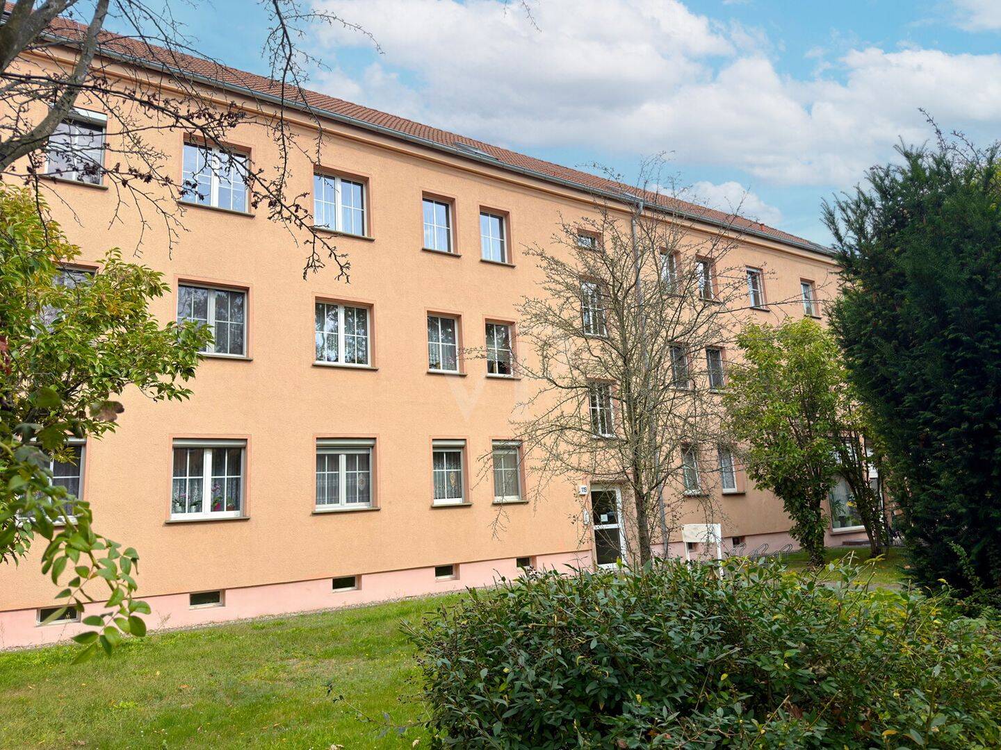 Zentral wohnen, flexibel leben – gepflegte Eigentumswohnung mit Garage in Senftenberg, 1968 Senftenberg