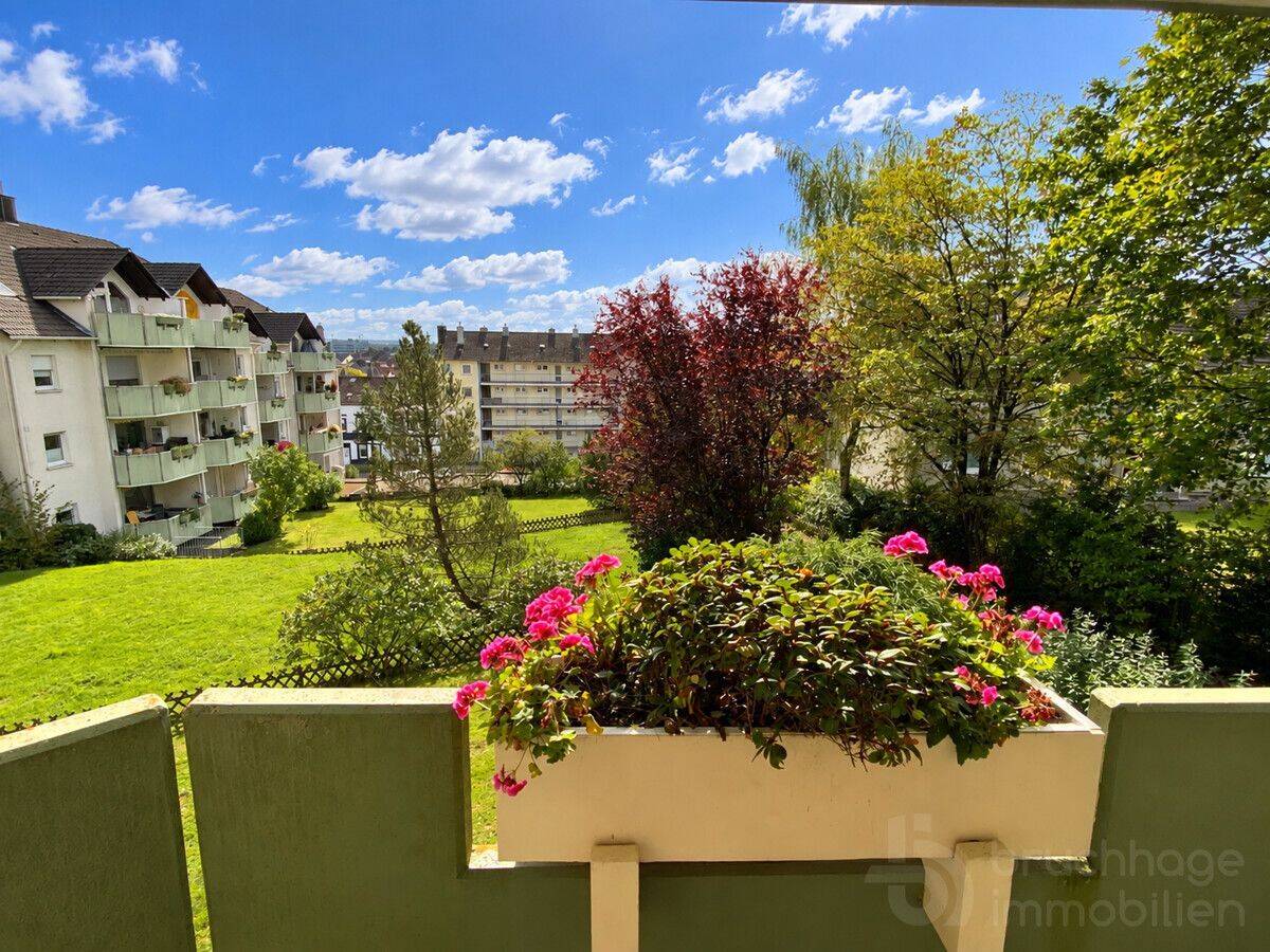 Wohnen mit Weitblick – charmante 3-Zimmer-Wohnung mit Sonnenbalkon & eigener Garage, 58509 Lüdenscheid
