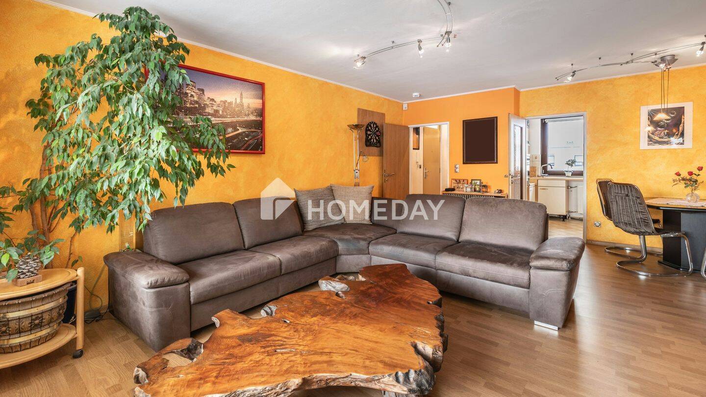 Zentral, ruhig und komfortabel: Gepflegte Drei-Zimmer-Wohnung mit EBK, Loggia und Stellplatz, 30880 Laatzen