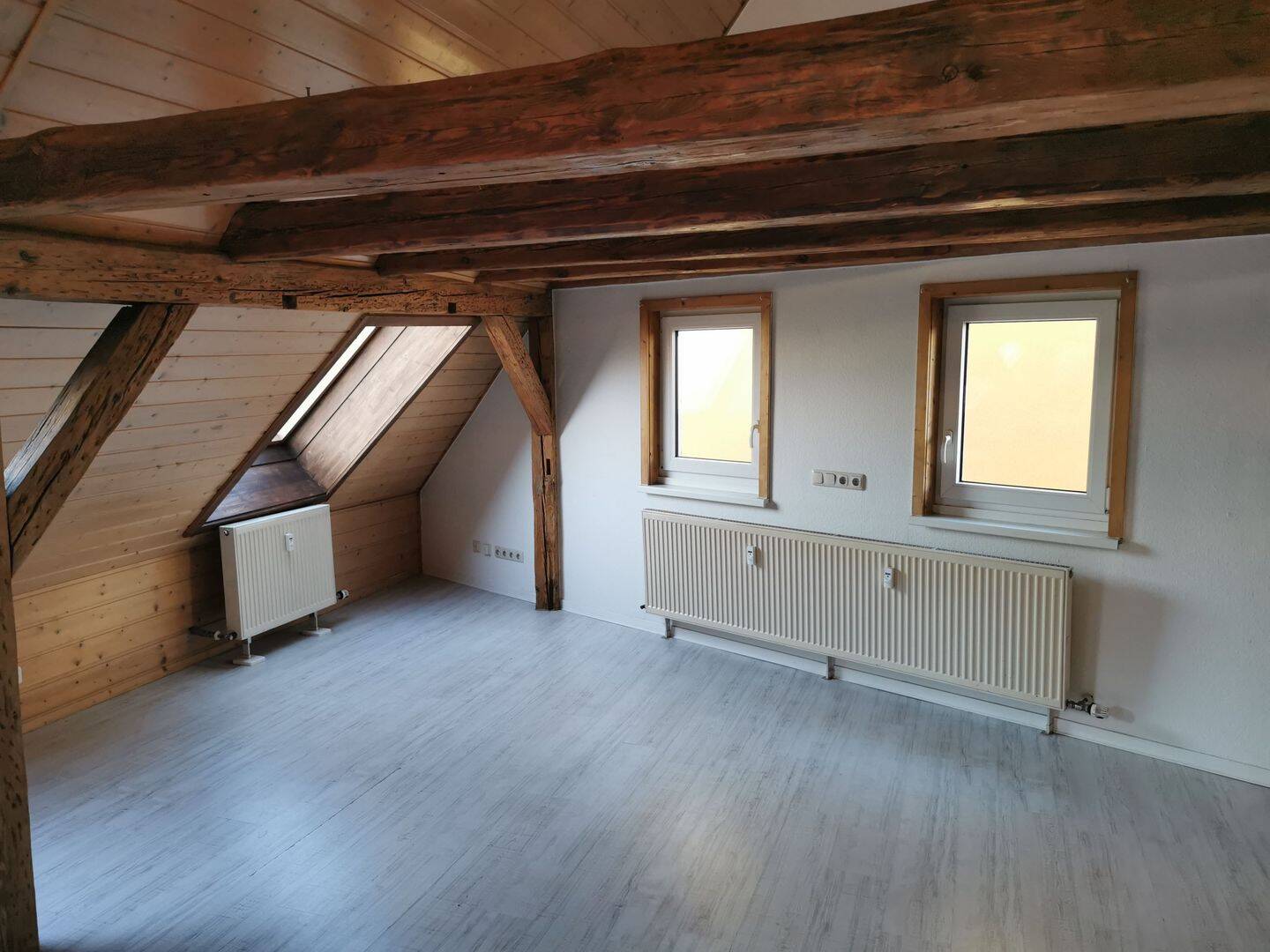Dachstudio-Wohnung (2-Zimmer) ab sofort frei!, 95444 Bayreuth (Altstadt City Gartenstadt Kreuzstein Neue Heimat)