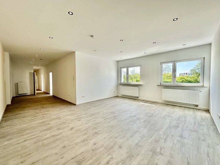 Moderne 5-Zimmerwohnung mit Kellerraum und Garage in Sulgen, 78713 Schramberg