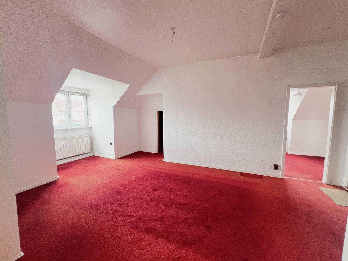 Provisionsfrei in Westend: Helle bezugsfreie 3-Zimmer Dachgeschosswohnung am Steubenplatz, 14052 Berlin (Charlottenburg-Wilmersdorf Spandau Westend)