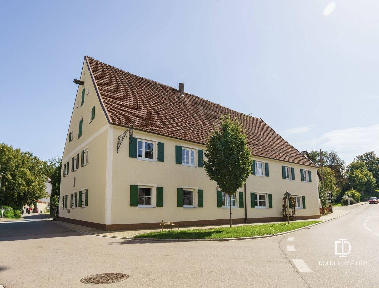 Historisches Anwesen mit ca. 403 m² Wohnfläche, Garten & Teich in Huisheim, 86685 Huisheim
