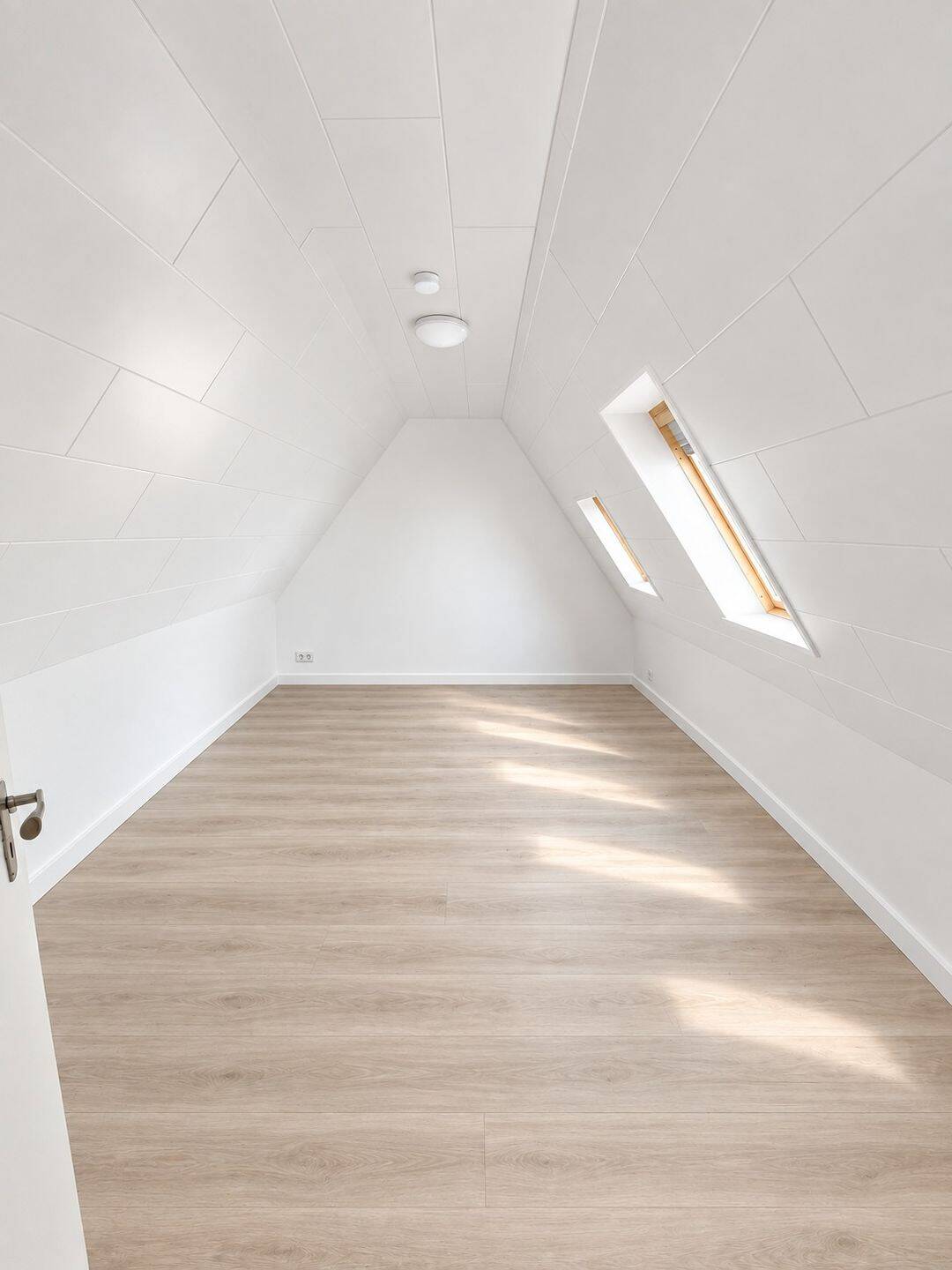 Helle 3- Zimmer Dachgeschosswohnung mit Balkon – frisch renoviert & Erstbezug nach Renovierung, 78606 Seitingen-Oberflacht