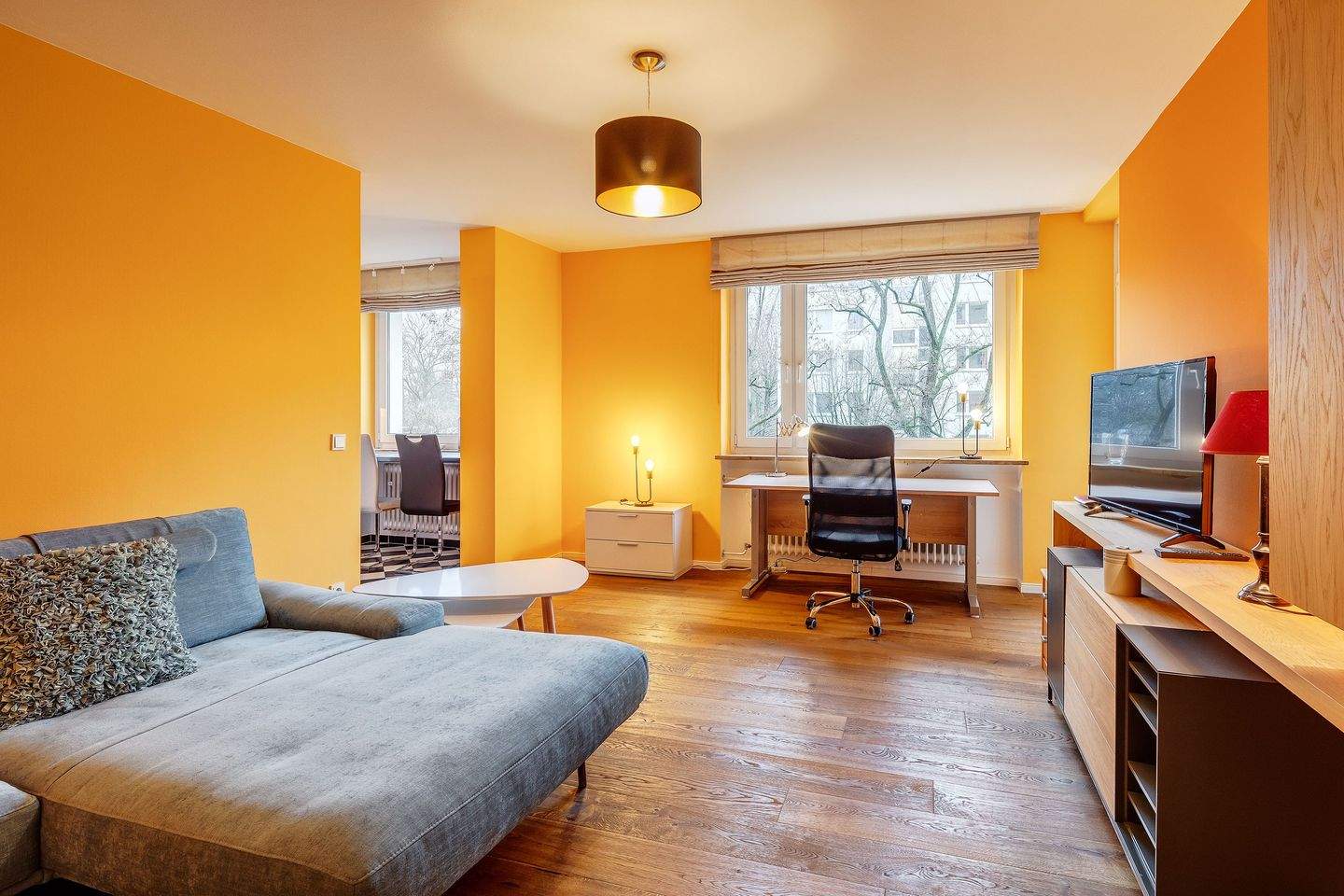 Bogenhausen: Gut geschnittene, möblierte 2-Zimmer Wohnung – frei, 81927 München (Bogenhausen)