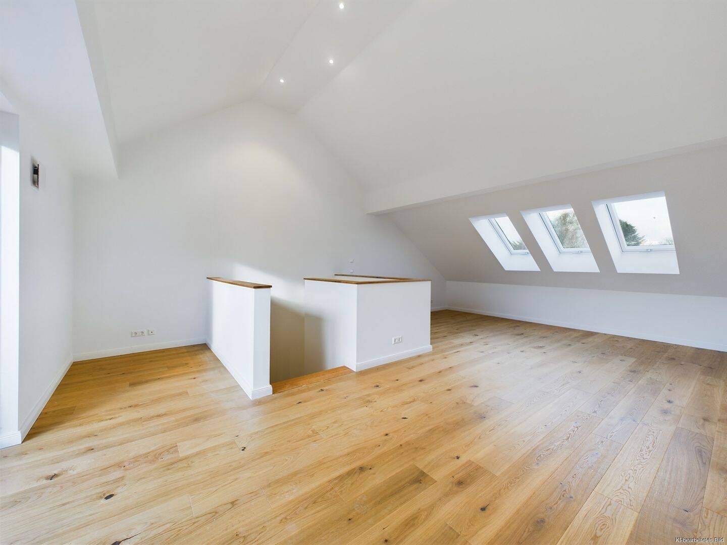 Neuwertige Maisonette mit großer Wohnküche und Balkon in Husum, 25813 Husum