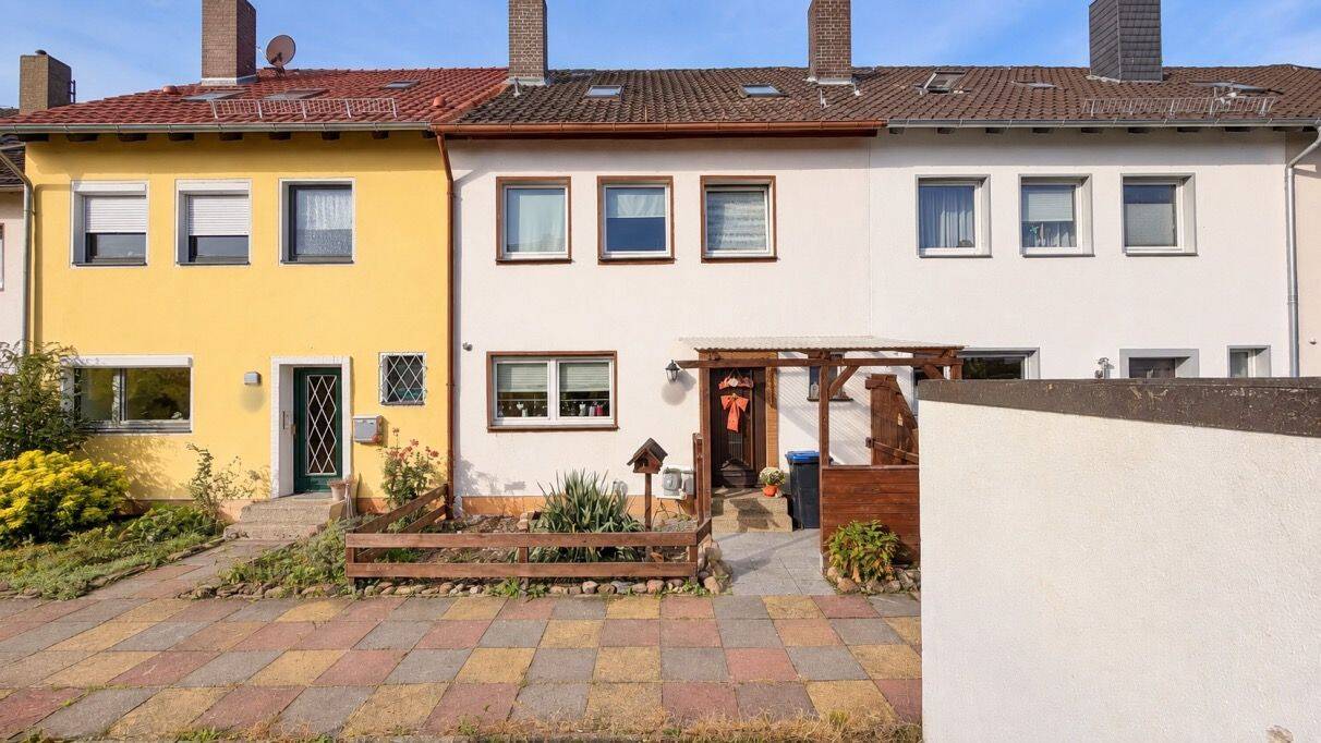 Platz für die ganze Familie – großzügiges Reihenhaus mit Keller und Garage mitten in Letter, 30926 Seelze
