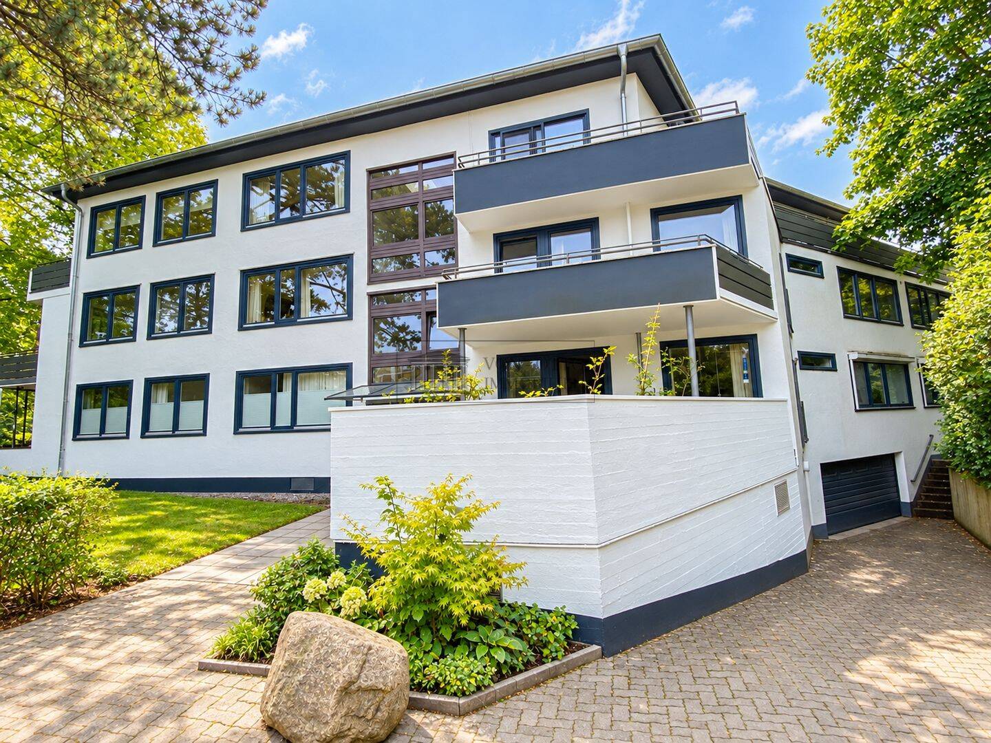 Lichtdurchflutete 2-Zimmer-Wohnung mit Südbalkon in Groß Flottbek, 22607 Hamburg (Altona Bahrenfeld Groß Flottbek Nienstedten Othmarschen)