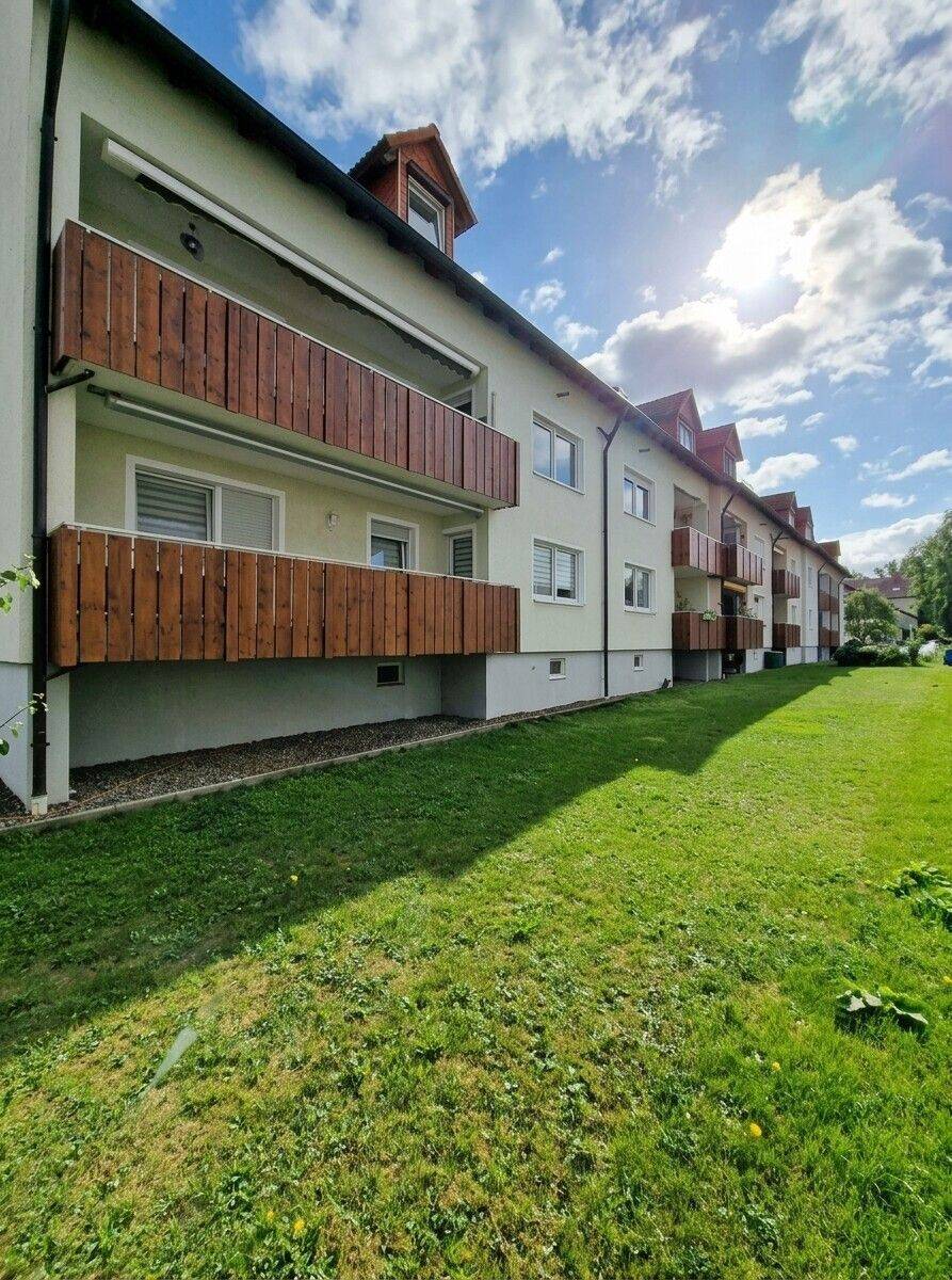 Lichtenfels: Schöne 3-Zimmer-Wohnung mit Balkon, Einbauküche und Garage, 96215 Lichtenfels