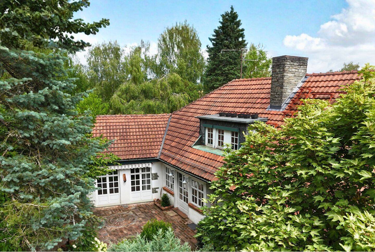 ALLEINLAGE – EIN ANWESEN MIT BESONDEREM CHARME UND PARKÄHNLICHEM GRUNDSTÜCK, 63607 Wächtersbach