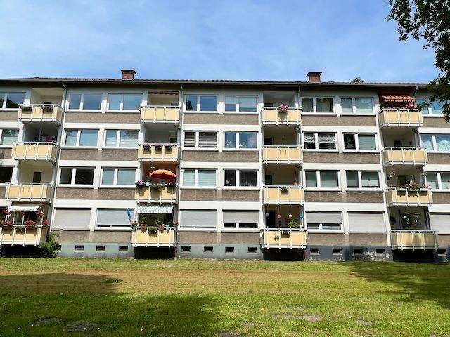 SOMMERAKTION* LEERE DREI ZIMMER WOHNUNG MIT SÜD BALKON!, 47279 Duisburg