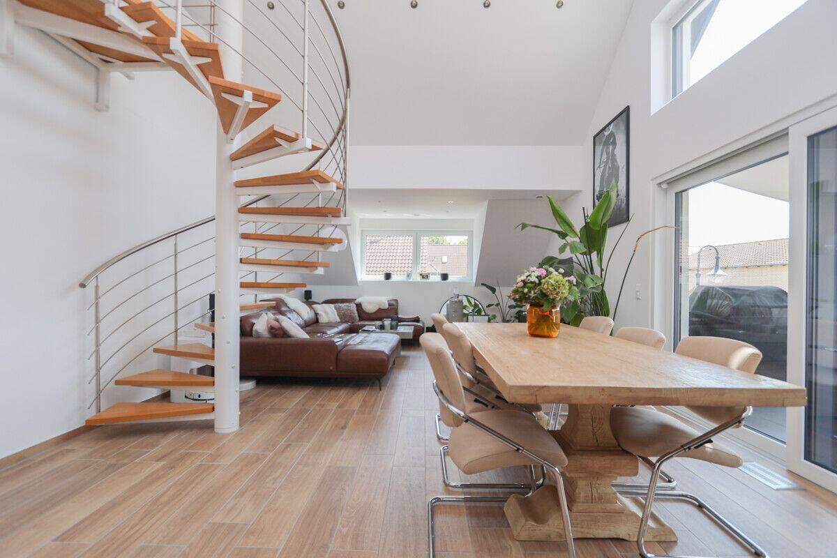 Exklusive Maisonettewohnung mit Galerie, Balkon und hochwertiger Ausstattung in ruhiger Feldlage von Korschenbroich-Kleinenbroich, 41352 Korschenbroich