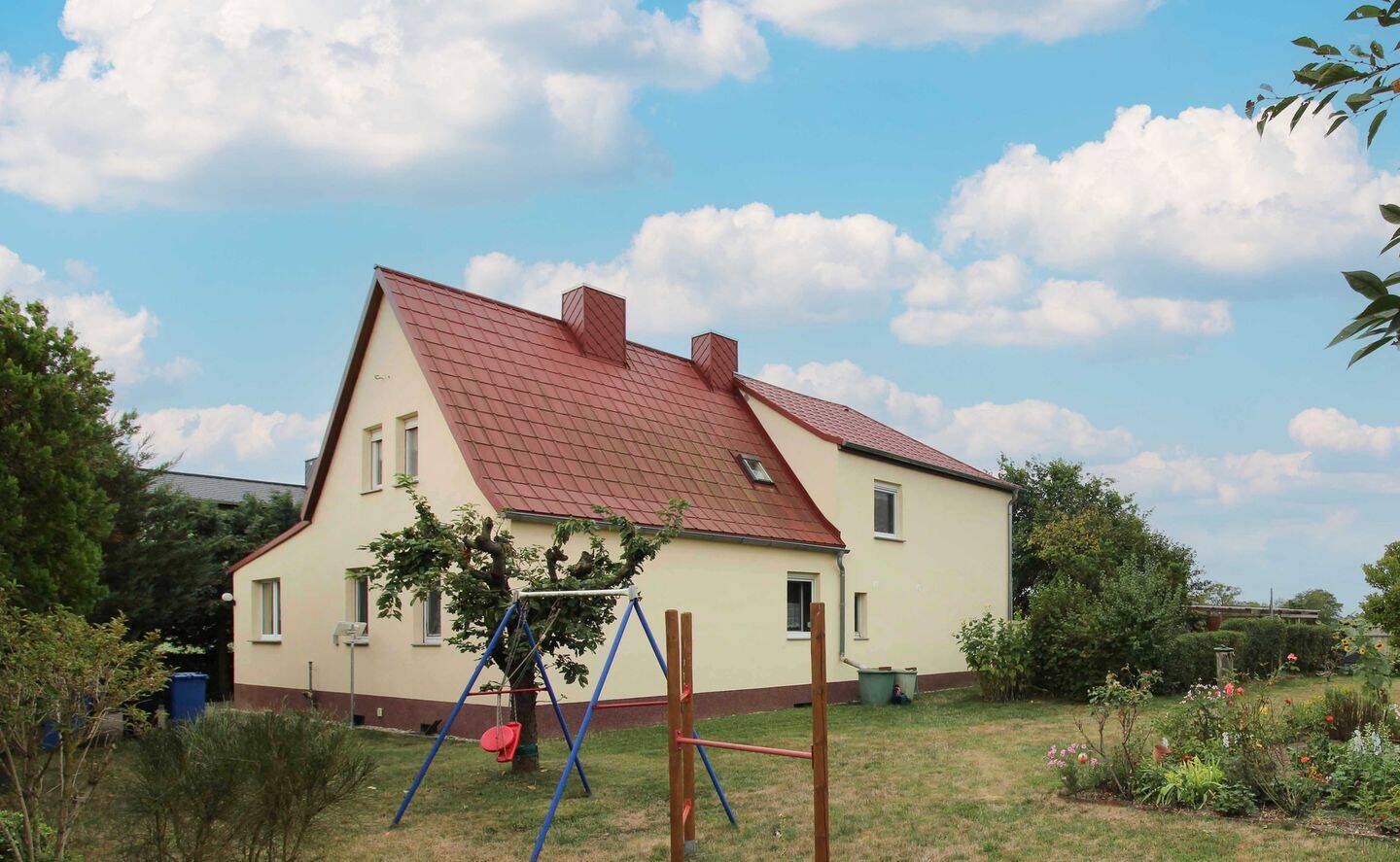 Sofort bezugsfertig: Gepflegtes Zuhause mit großzügigem Garten und 3 Garagen in Delitzsch-Laue, 4509 Delitzsch