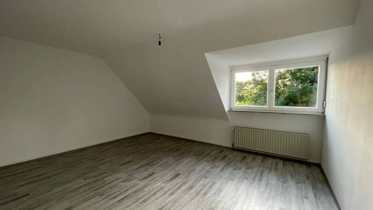 Helle, frisch renovierte 3-Zimmer-Dachgeschosswohnung in Monheim, 40789 Monheim am Rhein