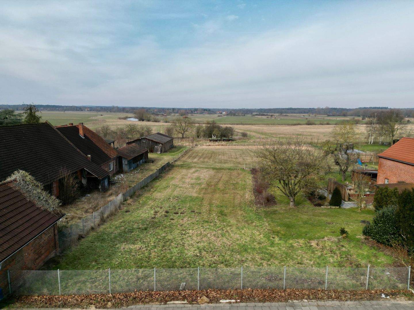 Großes Grundstück mit tollem Leine-Blick in Suttorf – ideal für den Traum vom Einfamilienhaus, 31535 Neustadt am Rübenberge