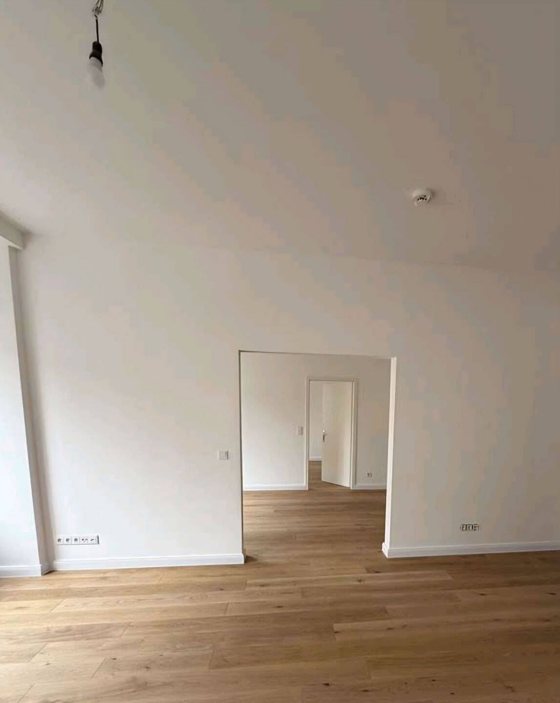 Erstbezug ab sofort möglich: großzügige 2-Zimmer-Wohnung im I. OG, hochwertig saniert, lichtdurchflutet, mit gehobener Ausstattung, 90459 Nürnberg
