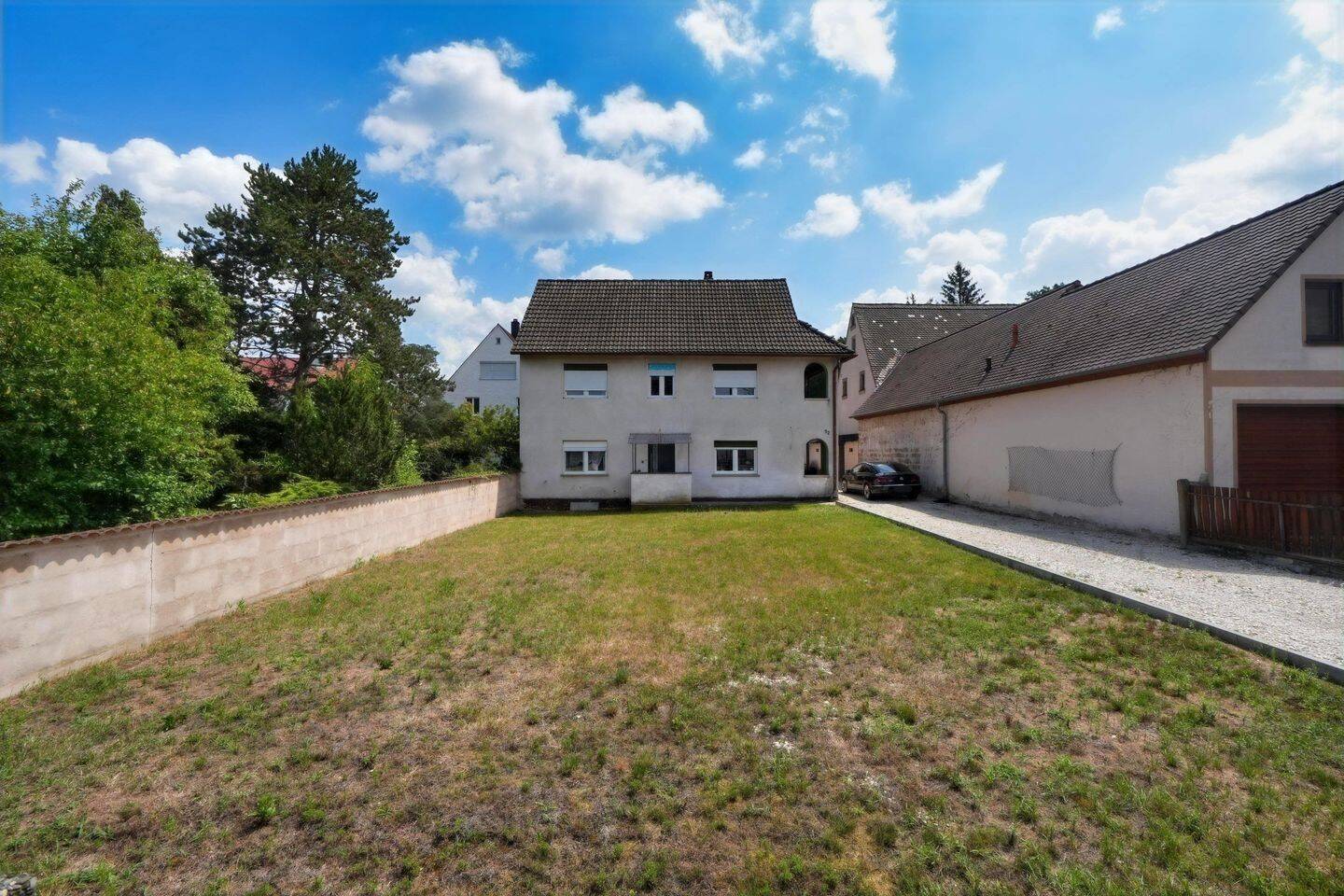 Vielseitiges Einfamilienhaus mit großem Grundstück und Ausbaupotenzial, 91154 Roth