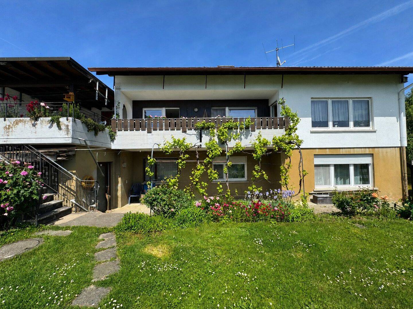 Viel Platz für Ihre Wohnideen – großzügiges Einfamilienhaus mit Einliegerwohnung & Doppelgarage, 79790 Küssaberg