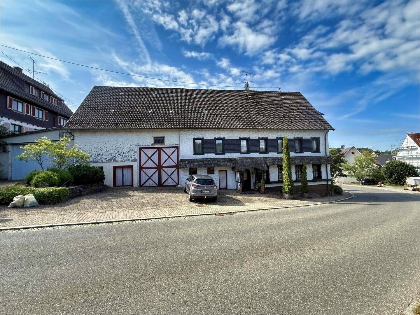 Außergewöhnliches Anwesen mit viel Potenzial – Wohnhaus mit ehemaliger Gastronomie & Ökonomiegebäude, 72280 Dornstetten