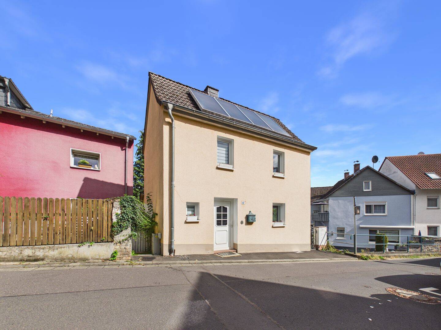 Fachwerkcharme trifft Wohnkomfort – Zuhause mit idyllischem Innenhof, 63667 Nidda