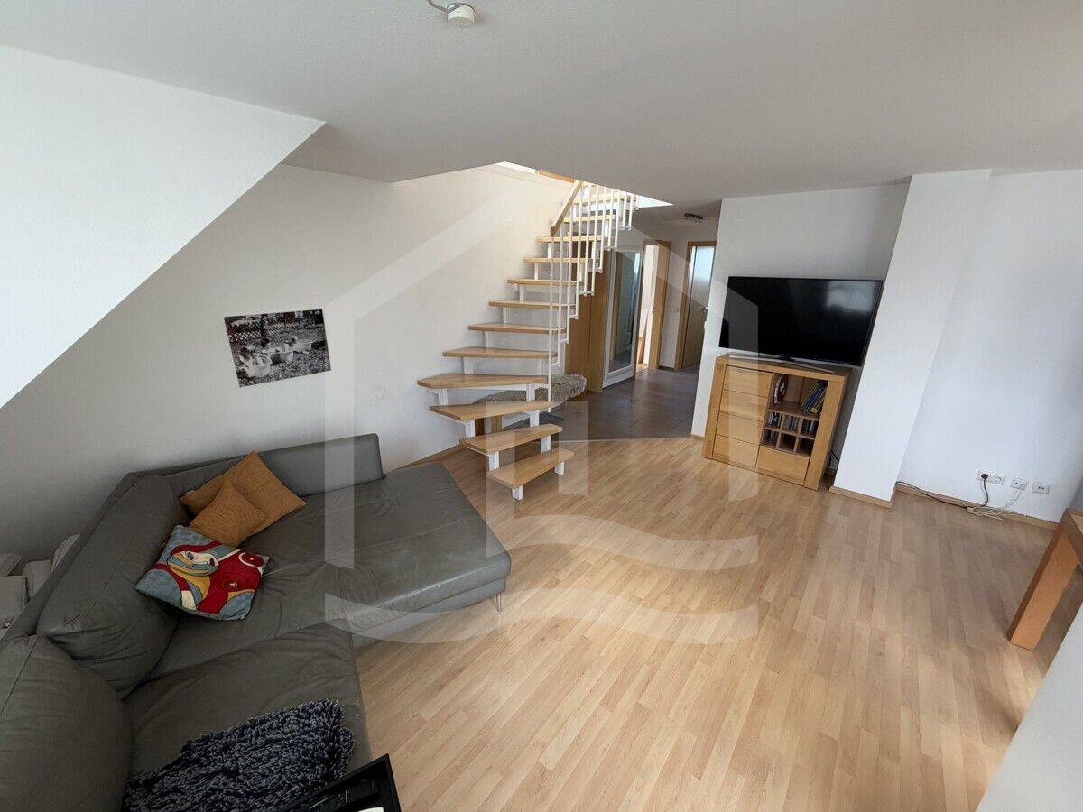 Traumhafte 4,5-Zimmer-Maisonette-Wohnung mit Dachterrasse in ruhiger Lage von Murr, 71711 Murr