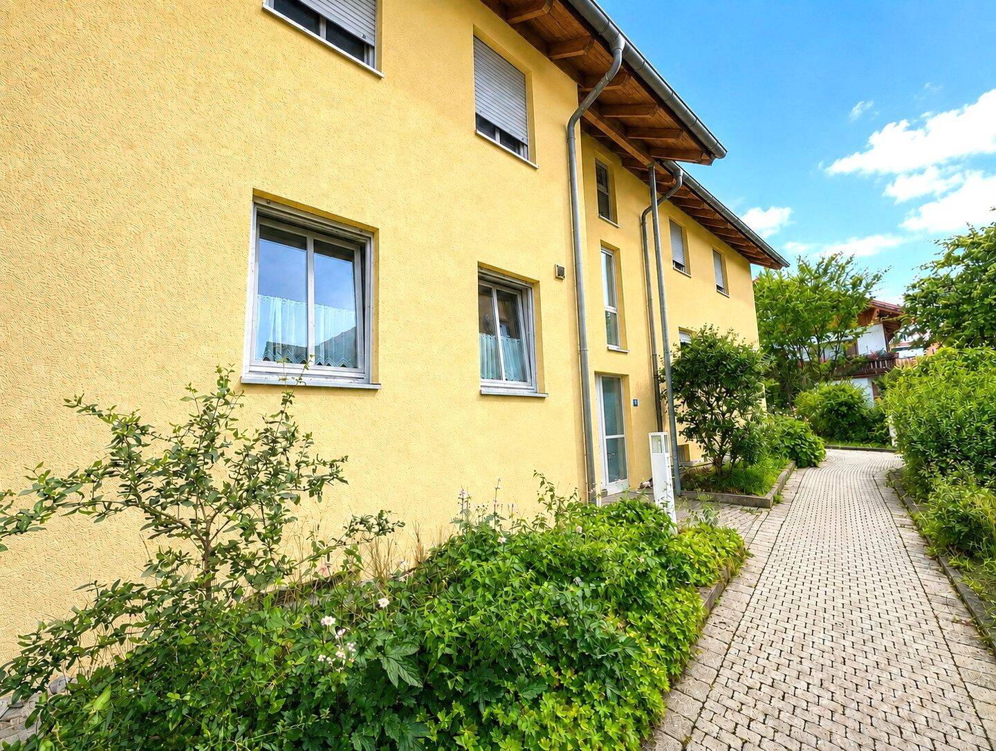„3-Zimmer-Wohnung + 2-Zimmer-Wohnung – 142 m² Fläche“, 84424 Isen
