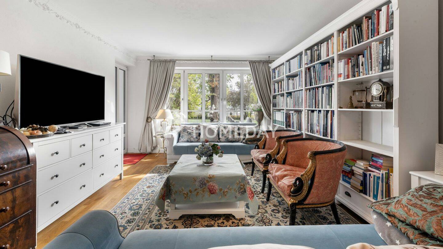 Außergewöhnlich großzügig: 6 Zimmer, 2 Bäder und 2 Südloggien, 93049 Regensburg (Großprüfening-Dechbetten-Königswiesen Innenstadt Westenviertel)