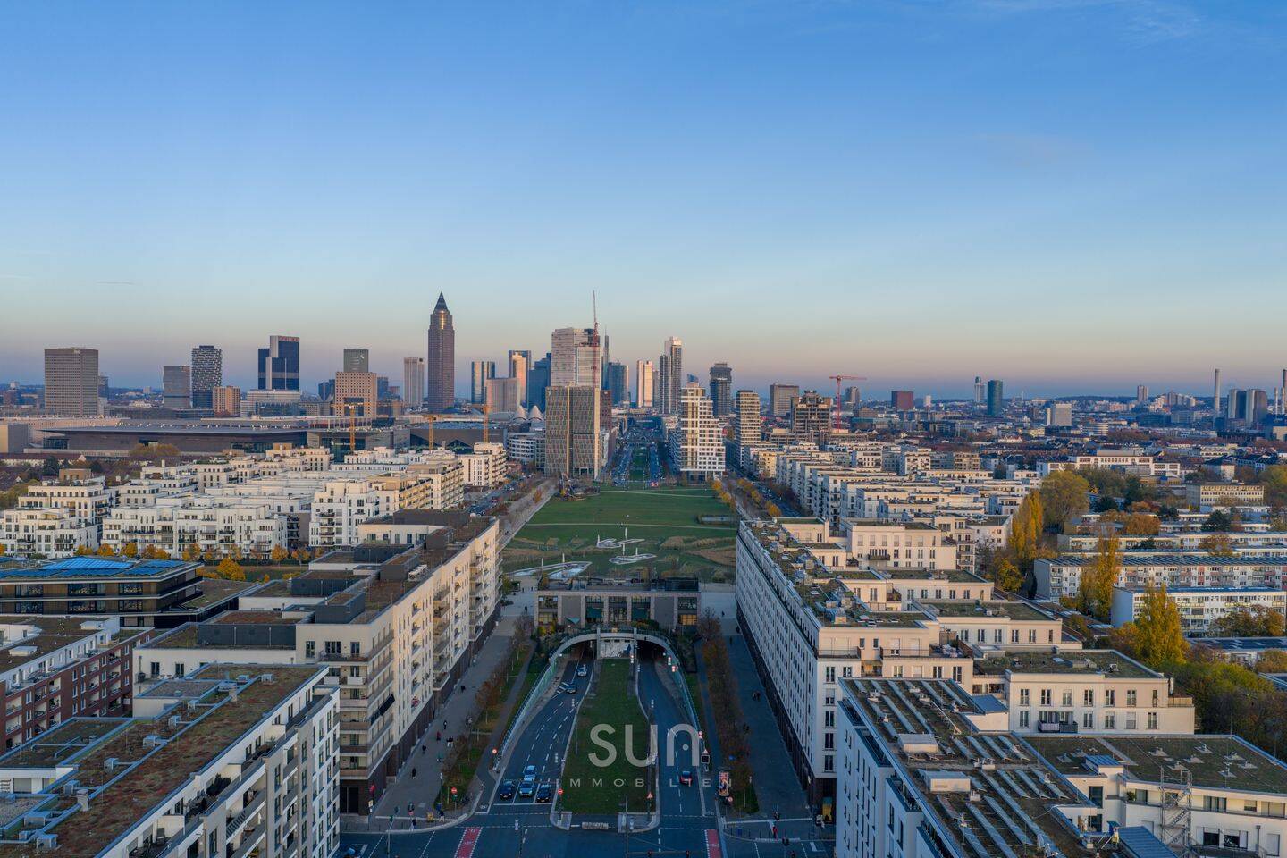 PENTHOUSE-PRIVILEG IN SEINER SELTENSTEN FORM – Panorama, Privatsphäre & Dachterrasse der Extraklasse, 60486 Frankfurt am Main (Bockenheim Gallus Rödelheim Westend-Süd)