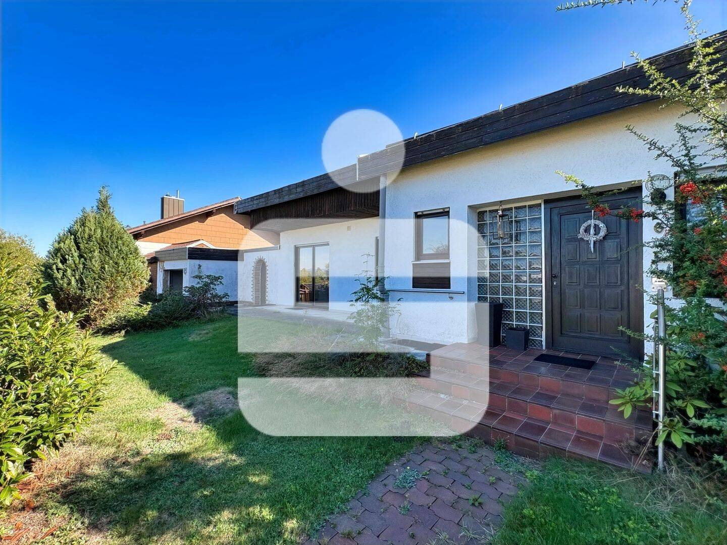 Sanierungsbedürftig, guter Schnitt und beste Lage! Einfamilienhaus mitten in Ruderting!, 94161 Ruderting