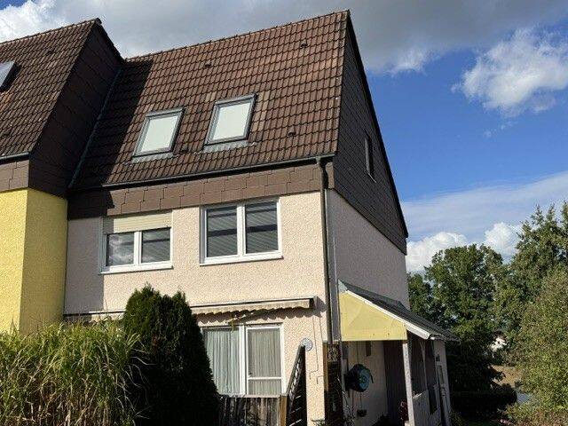 Bischberg: Attraktive Doppelhaushälfte in ruhiger Wohnlage, 96120 Bischberg