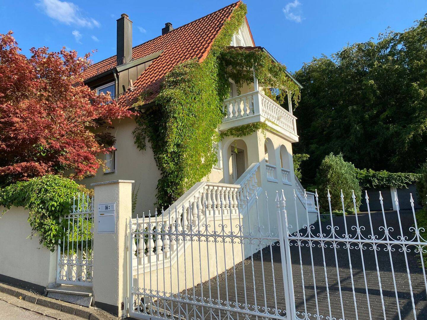 Wohntraum am Waldrand:  Charmantes Einfamilienhaus mit großem Grundstück in Top-Lage in Neumarkt – Wolfsteinsiedlung, 92318 Neumarkt i.d. OPf.