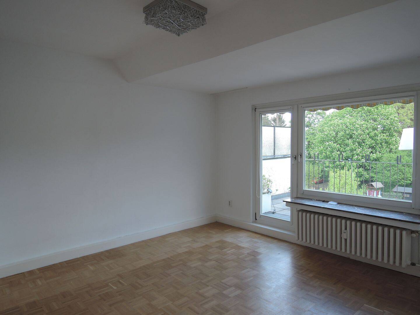Attraktive Dachgeschoss-Whg. in sehr ruhiger Lage von E-Bergerhausen. Gute Ausstattung und ein sonniger Balkon mit Blick in Grüne., 45136 Essen (Bergerhausen Huttrop Rüttenscheid)