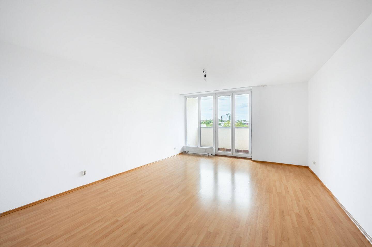 AIGNER – Dem Himmel so nah… helle, ruhige und komfortable 2-Zimmer-Wohnung, 81243 München (Aubing-Lochhausen-Langwied Pasing-Obermenzing)