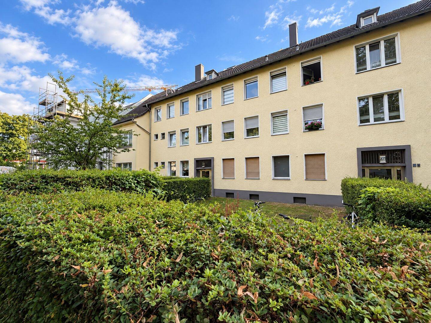 Familientraum in Bonn: Helle 4-Zimmer-Wohnung mit Einbauküche und Keller, 53117 Bonn (Auerberg Buschdorf Graurheindorf Zentrum Castell)