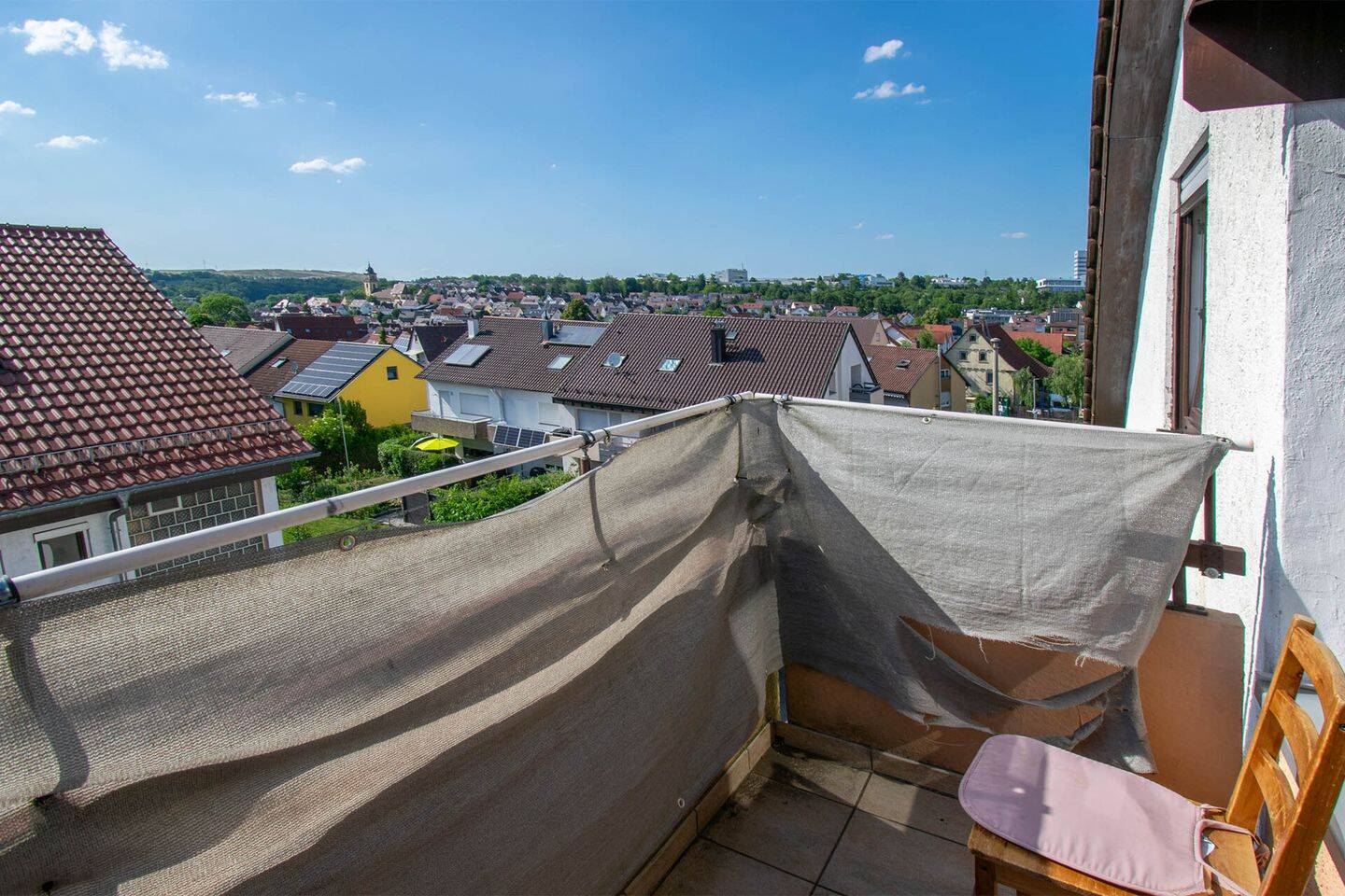 Renditestarke 3-Zimmer-Dachgeschosswohnung mit Balkon, Garage und Hobbyraum in ruhiger Wohnlage, 71701 Schwieberdingen
