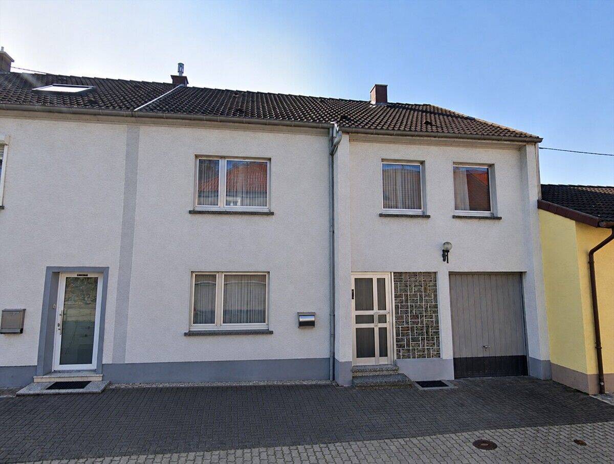 Einfamilienhaus in Schwarzenholz mit großem Grundstück und Balkon in zentraler Lage, 66793 Saarwellingen