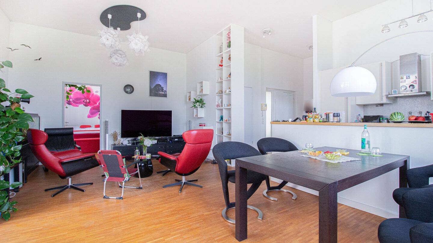 Geräumiges Dachjuwel im Kiez mit Balkon und Bad-Oase, 12053 Berlin (Neukölln)