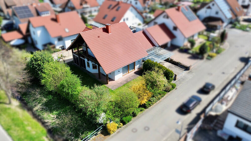 Viel Raum für Ihre Familie – Einfamilienhaus mit Wellnessbereich und Ausbaureserve in Roschbach, 76835 Roschbach