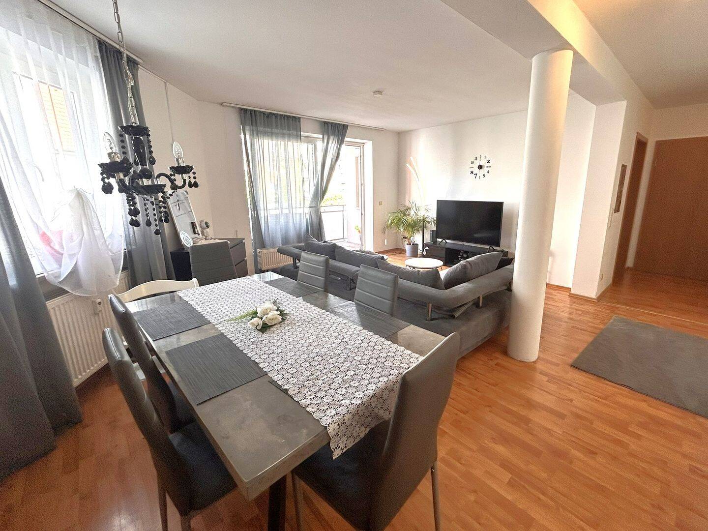 Außergewöhnlich geschnittene 3-Zimmer-Wohnung mit Balkon & Einzelgarage in zentraler Lage, 92637 Weiden i.d. OPf. (Weiden)