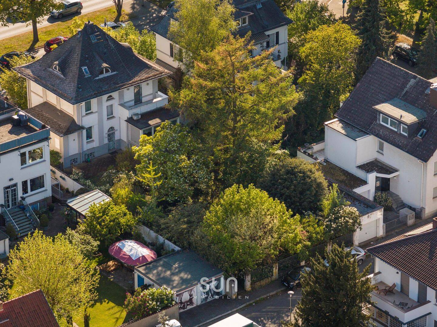 GRUNDSTÜCK im VILLENVIERTEL mit Bestandsvilla sowie Baureserve und Baugenehmigung für DHH oder EFH, 63069 Offenbach am Main (Lauterborn Offenbach am Main Rosenhöhe)