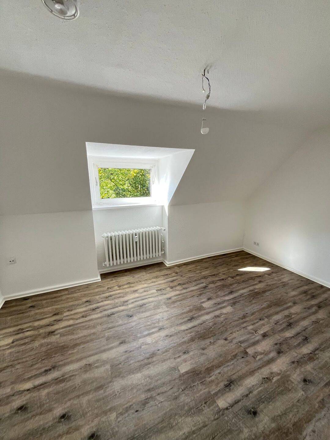 Zum 16.10.2026 gemütlich ins Dachgeschoss, 24146 Kiel (Elmschenhagen-Süd)