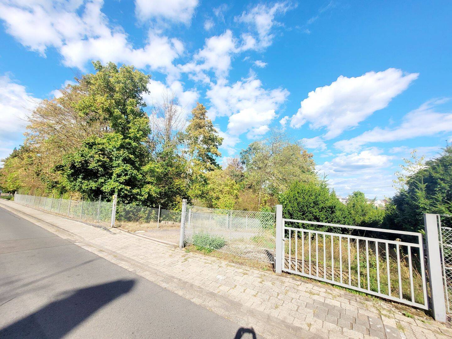 ***Die Gelegenheit*** Großzügiges Grundstück mit Entwicklungspotenzial in Mülheim-Kärlich***, 56218 Mülheim-Kärlich