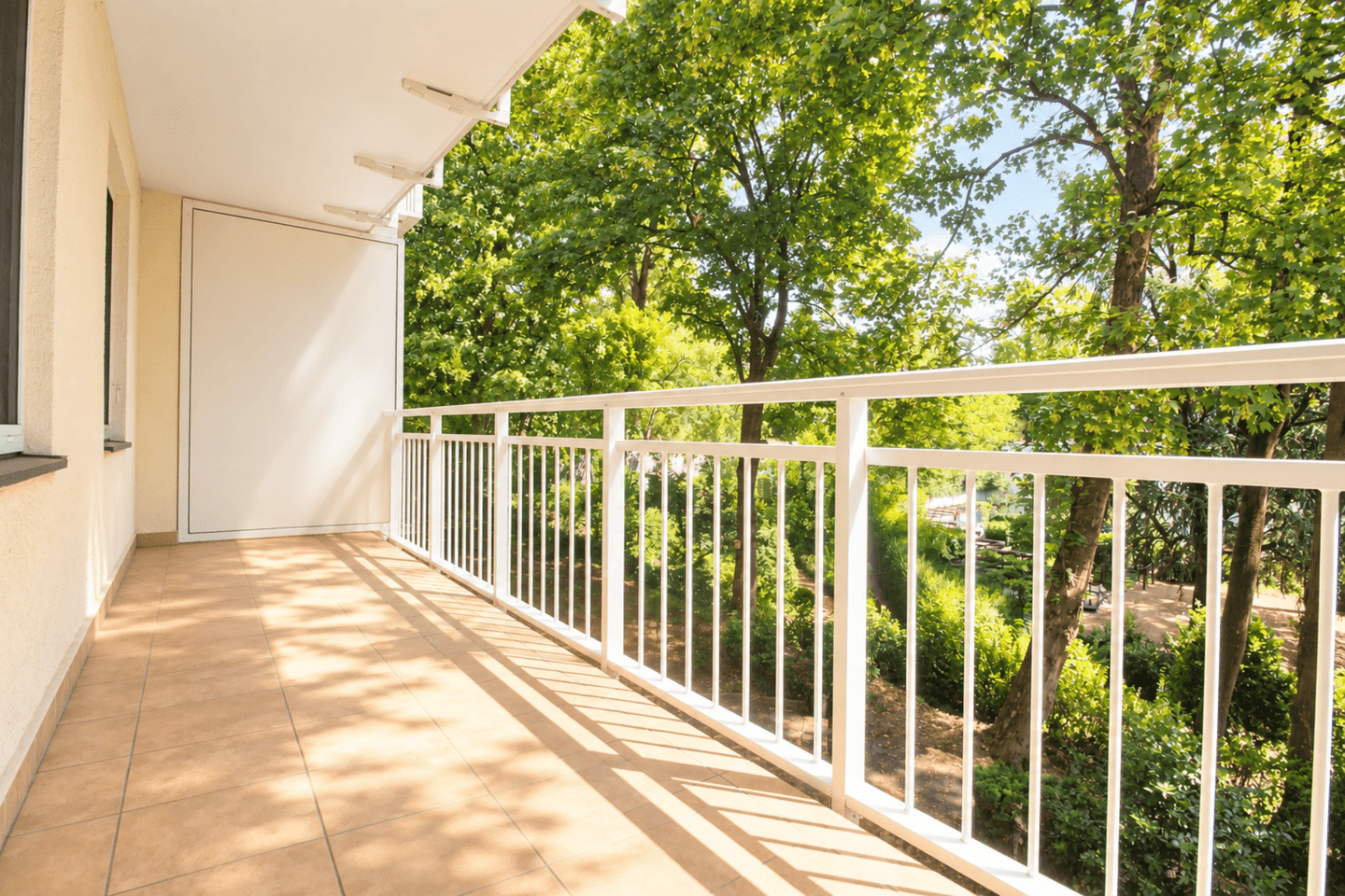 2-Zimmer-Wohnung mit Schwimmbad, Sauna und Garage in begehrter Lage am Walkmühltal, 65195 Wiesbaden (Wiesbaden)