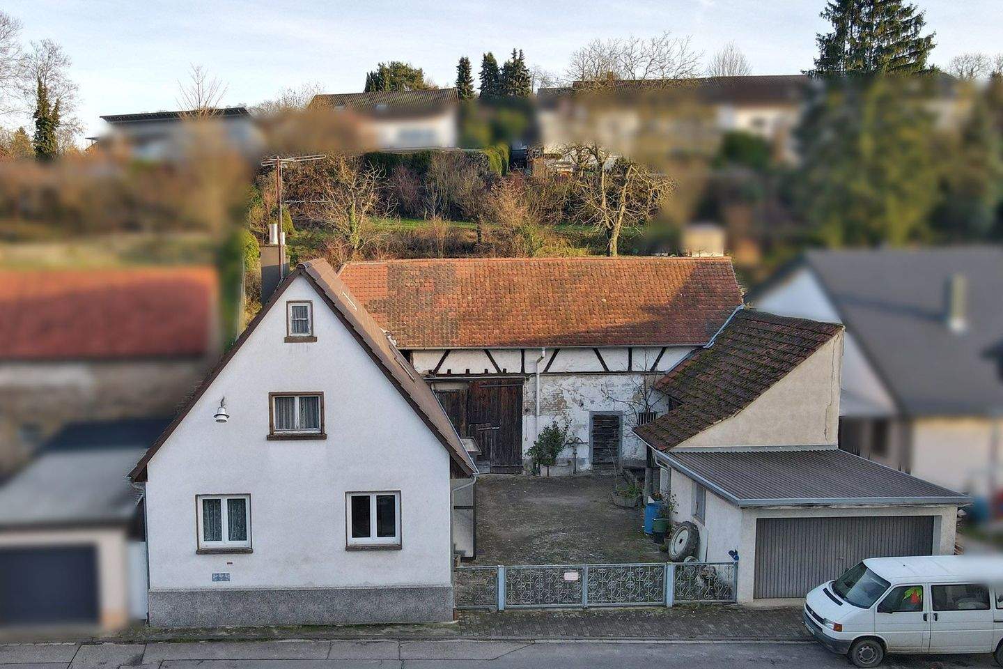 Sanierungsobjekt mit viel Potenzial! Einfamilienhaus mit Garage, Garten und großem Scheunenareal, 76703 Kraichtal