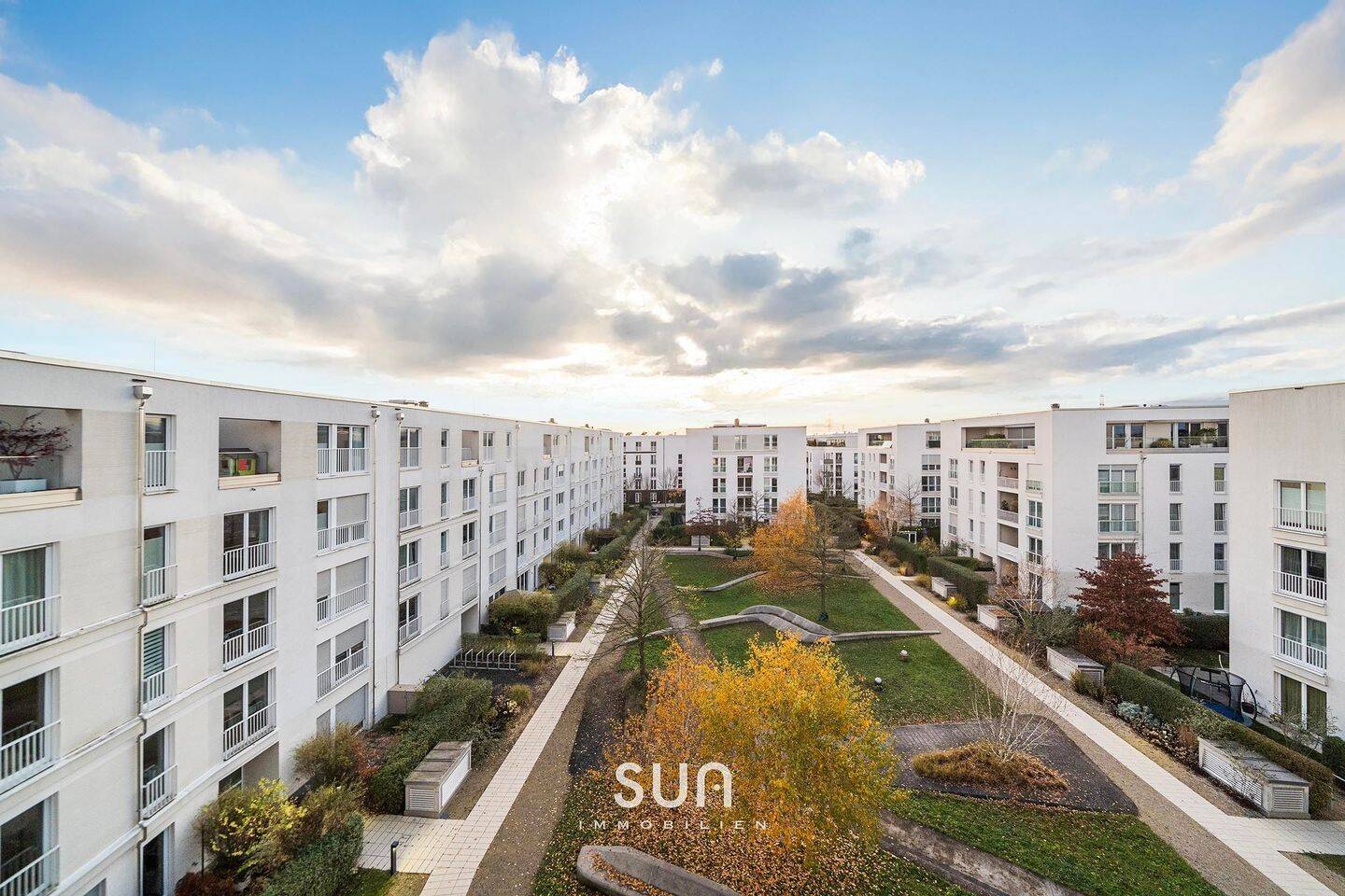 PENTHOUSE-PRIVILEG ÜBER DEN DÄCHERN RIEDBERGS – 110 m² mit 3 Schlafzimmern am Riedberg-Zentrum!, 60438 Frankfurt am Main (Kalbach-Riedberg Niederursel)