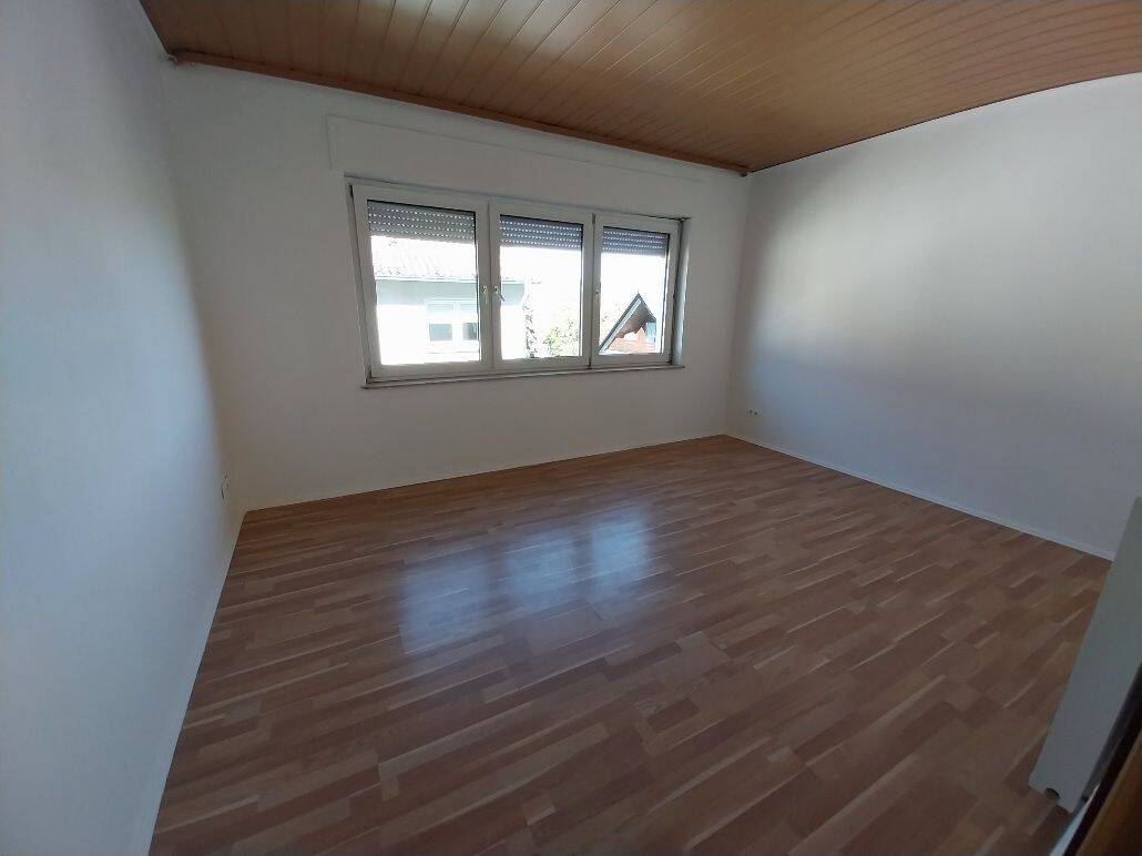Ottweiler: geräumige 4-ZKB (ca.95m²) mit gr. überdachtem Balkon u. Gartenanteil, 66564 Ottweiler