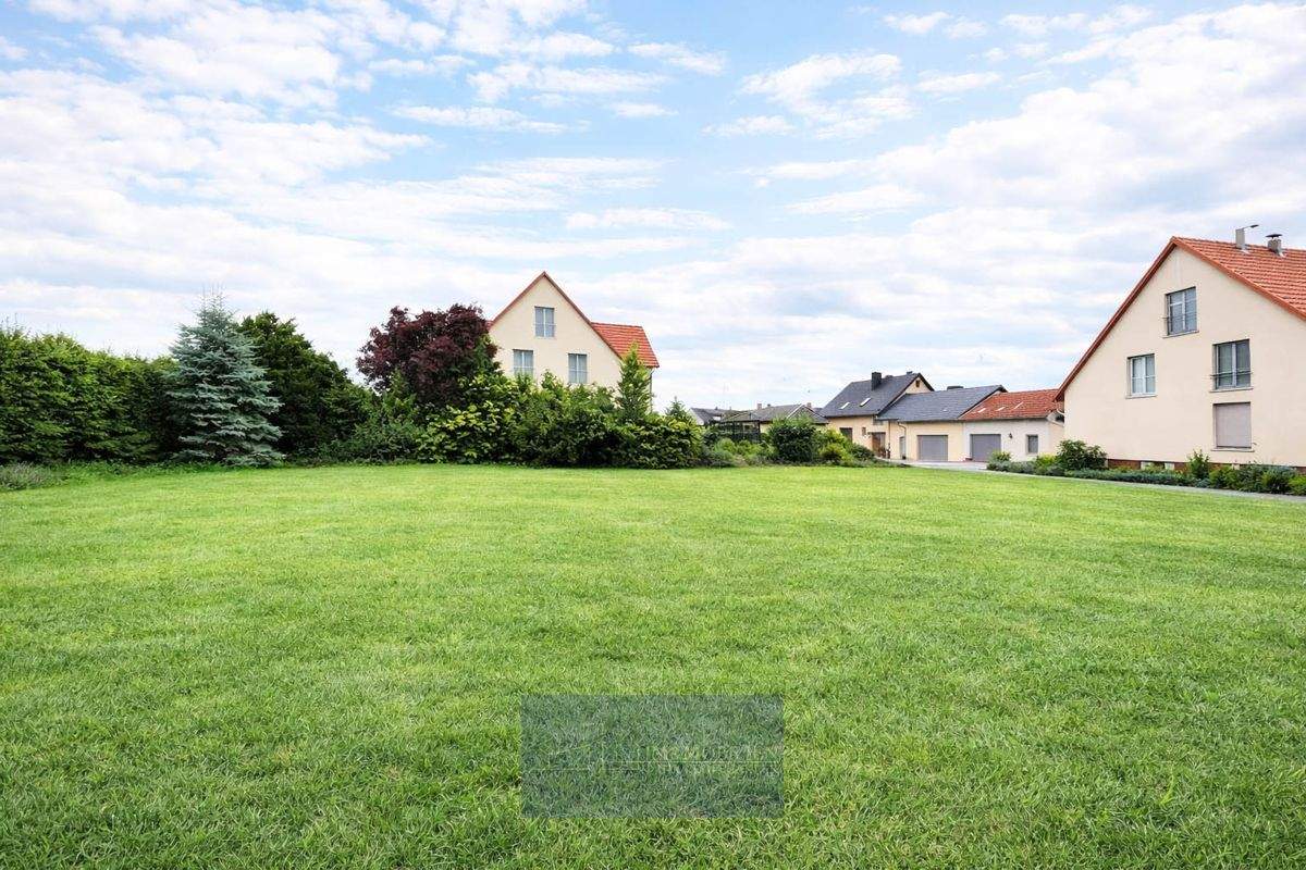 BAUPLATZ VOLL ERSCHLOSSEN FÜR EINFAMILIENHAUS MIT GARAGE IN GREMSDORF – MIT BAUGENEHMIGUNG FÜR 1 DHH, 91350 Gremsdorf